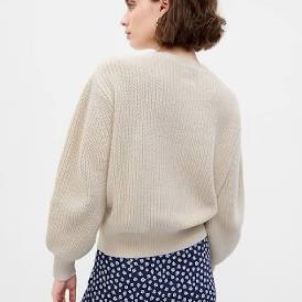GAP WOMEN’S CREAM 100% COTTON CABLE KNIT SWEATER WITH BALLOON SLEEVE SIZE XS.